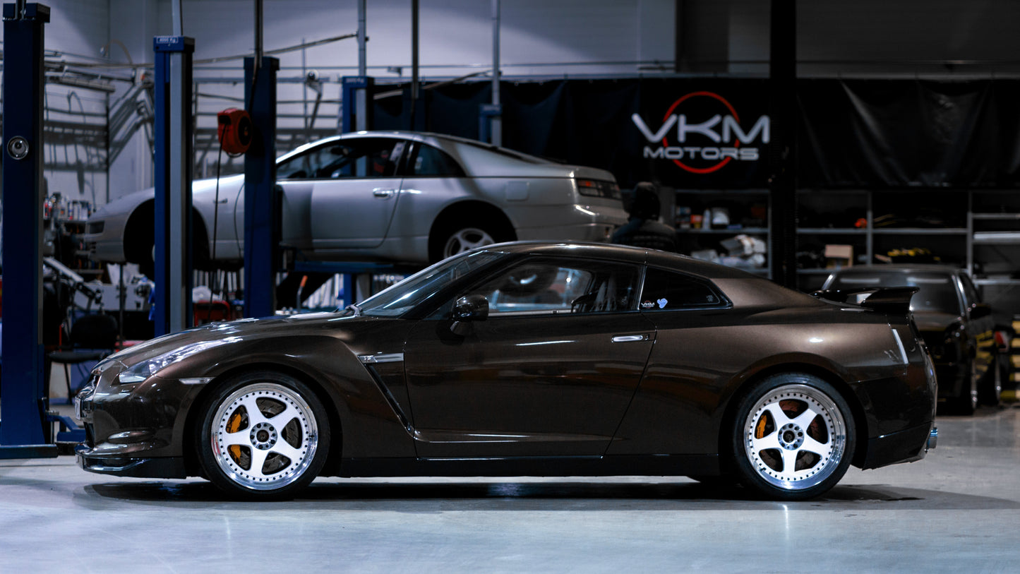 Restomod-Style LMGT1-Inspired Wheels for the R35 GT-R